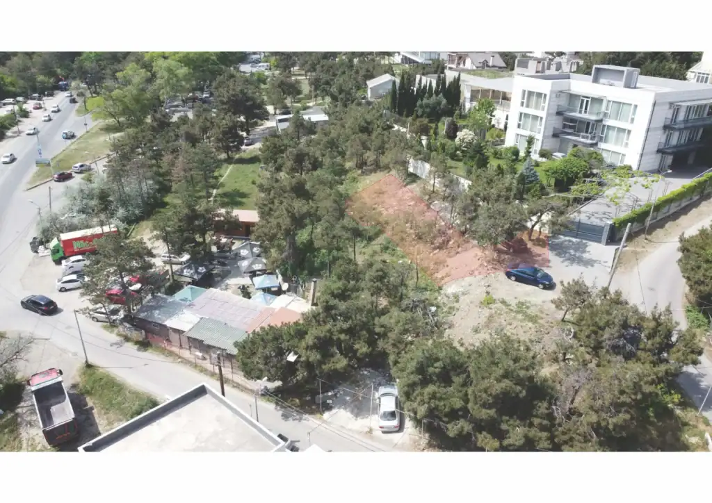 Real estate investment projects in Tbilisi: Aerial view of investment land near Lisi Lake with red-marked plot boundary – LD Estates real estate development in Georgia